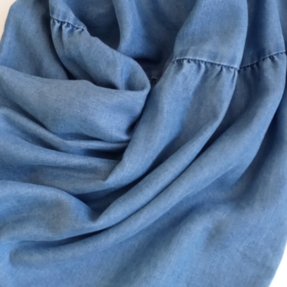 Beautiful Tiered Soft Chambray Blue Bell Sleeve  Lyocell Top S/P - Picture 8 of 8